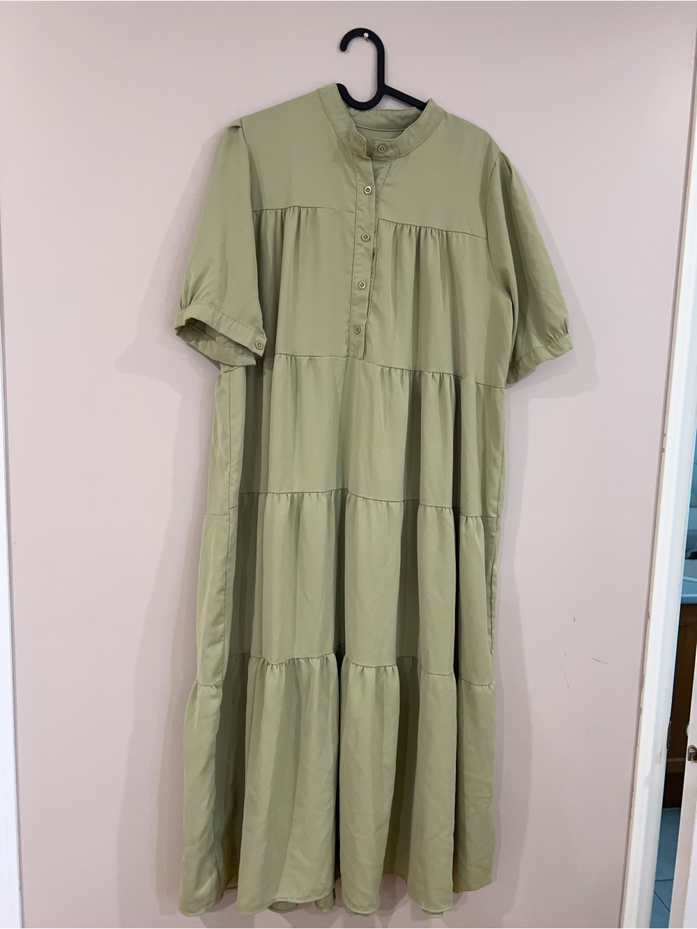 Light Green Tiered Midi Dress - Unbranded